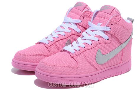 Nikes shoes: Pink Nikes