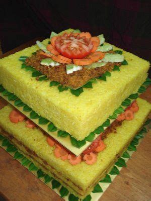 Pulut Kuning | Food, Dessert recipes, Food display