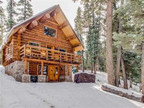 12 Cool Log Cabins to Reconnect with Nature | Vacasa