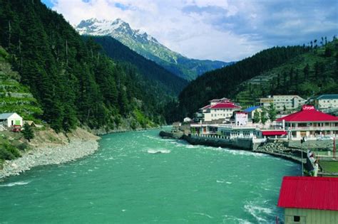 10 Breathtaking Tourist Attractions in Pakistan