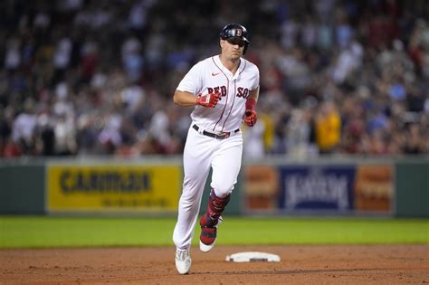 Red Sox put OF Hunter Renfroe on bereavement list