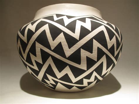 PT2888 Acoma Pueblo Pottery by Native American Indian Pottery artist Margaret Seymour photo 3 ...