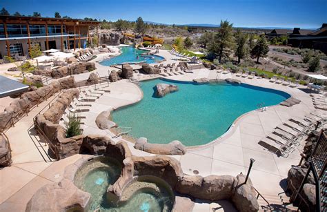 8 Most STUNNING Resorts in Bend Oregon