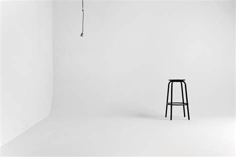 White Backdrop #effective | Wall background, White walls, White backdrop