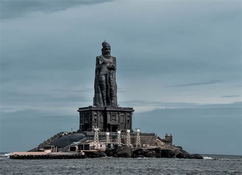 Thiruvalluvar statue kanyakumari