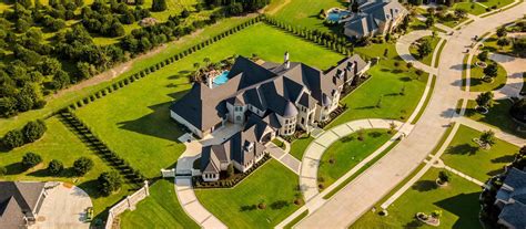 How Big is a Mansion? Size, Square Footage and More (2024) | PropertyClub