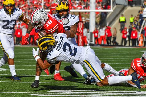 Legendary Ohio State, Michigan Rivalry Photo Is Going Viral - The Spun