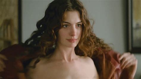 A Sexy Anne Hathaway Movie Is Blowing Up On Netflix | GIANT FREAKIN ROBOT