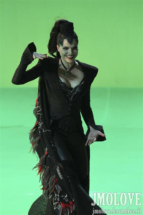 Lana Parrilla as Evil Queen- BTS Photos - Once Upon A Time Photo ...