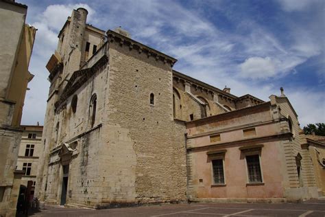 Nimes Cathedral (Nîmes, 1882, 17th century) | Structurae