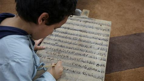 Semangat Anak-anak Libya Belajar Al Quran Menggunakan Papan Kayu - foto Tempo.co