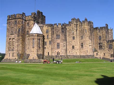 Alnwick Castle. Kasteel Harry Potter Hogwarts, Alnwick Castle, Fairytale Castle, England And ...