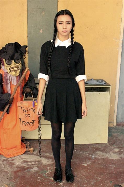 DIY: WEDNESDAY ADDAMS HALLOWEEN COSTUME