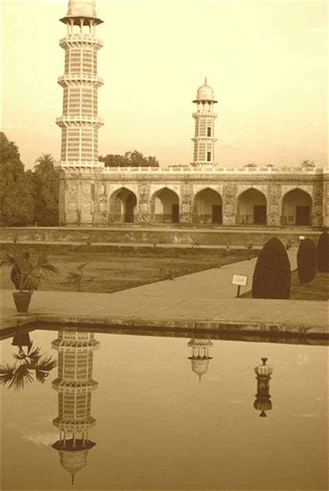 PakistanPaedia - Jahangir's Tomb, Lahore