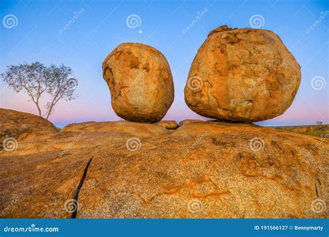 Devils Marbles at evening stock image. Image of karlu - 191566127