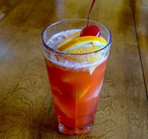 19 of the Best Alcoholic Hawaiian Drinks - Flavorverse