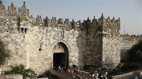 Damascus Gate: The significance of the main entry into Jerusalem’s Old City | Middle East Eye