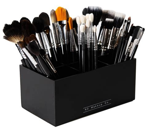 The Best Makeup Brush Holder Ideas For Your Makeup Counter!