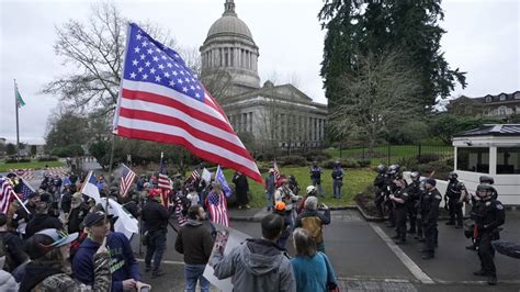 Police response to Capitol Hill riots needs investigating, Sen. Blunt ...