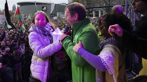 Greta Thunberg interrupted at climate protest after changing the topic to the Israel-Hamas war ...