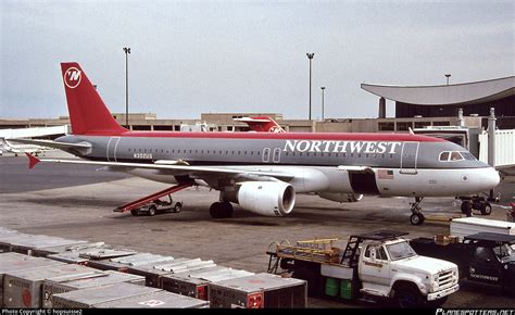 N302US Northwest Airlines Airbus A320-211 Photo by hopsuisse2 | ID ...