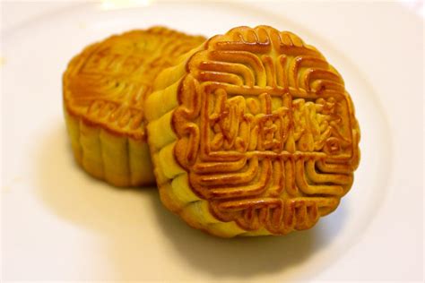 Mooncakes: The Chinese Mid-Autumn Festival Dessert - UnTour Food Tours