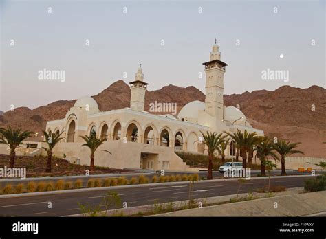 Sunni mosque hi-res stock photography and images - Alamy