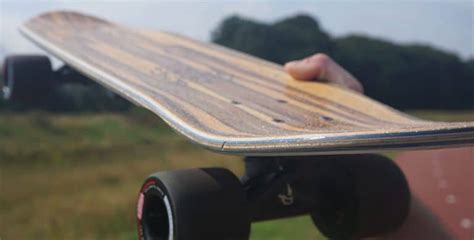 Longboard vs Skateboard – Similarities and Differences – SkateboardersHQ