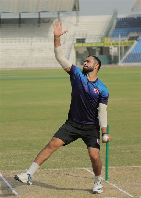 Mohammad Nawaz bowling in training | PakPassion.net