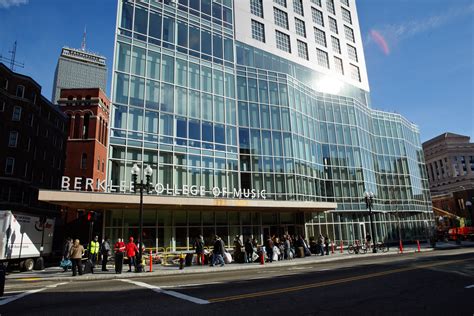 Slideshow: Students Move into 160 Mass. Ave. Tower | Berklee