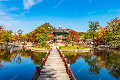 Premium Photo | Autumn of Gyeongbokgung Palace in Seoul.