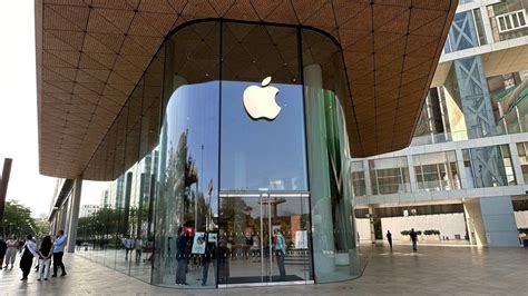 WATCH: This is how Apple’s first India store in BKC Mumbai looks like ...