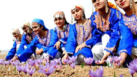 7 Famous Festivals of Jammu & Kashmir You Simply Cannot Miss!