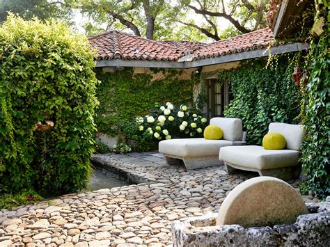 5 yard decorating ideas to enhance your outdoor space