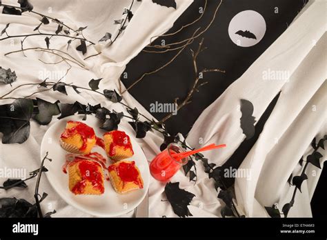 Spooky table decoration with Halloween kid party food Stock Photo - Alamy