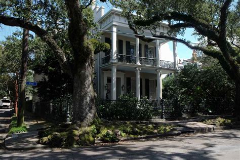 Garden District Walking Tour