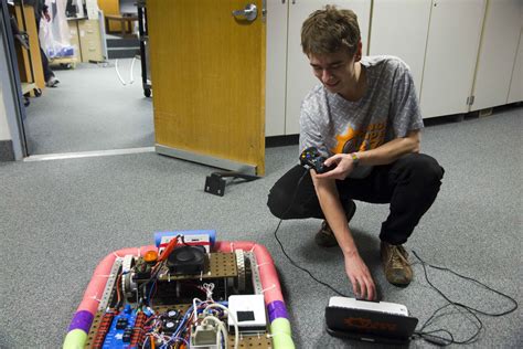 Robotics team prepares for state – The Echo