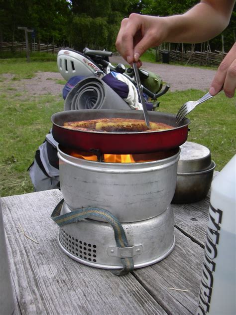 File:Trangia cooking.jpg - Wikimedia Commons