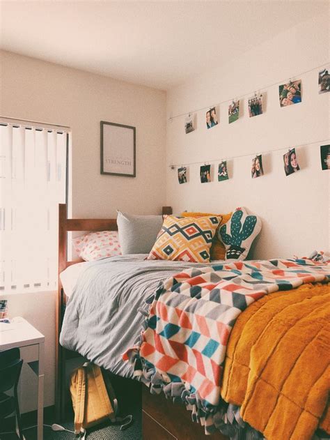 Cute college dorm room idea | College dorm room decor, Dorm room ...