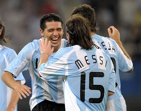 Argentina legend Juan Roman Riquelme: "Neymar is a genius, but Messi is ...