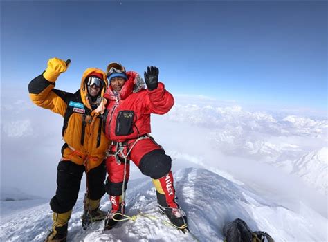 BMC summits Mount Everest with Scott Mackenzie