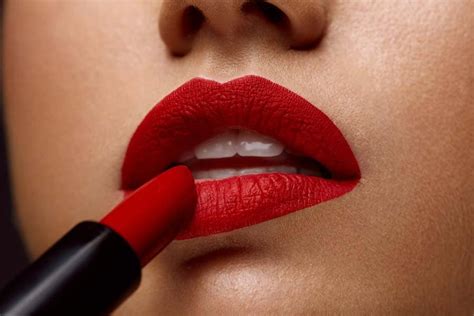10 Best Long Lasting Lipstick Brands in India (2019) | HotDeals 360