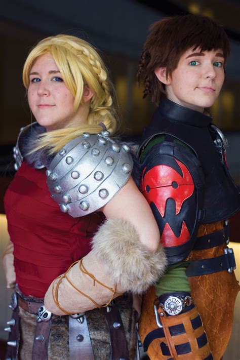 Hiccup and Astrid cosplays from Dragoncon 2014 by The Sisters Mischief | Cute cosplay, Dragoncon ...