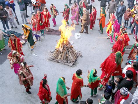 Delightful Festivals Celebrated By Kashmiri People- EaseMyTrip