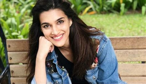 Kriti Sanon Height, Weight, Age, Boyfriend, Biography, Family, Networth ...