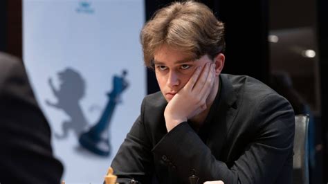 Keymer schlägt erstmals Schach-Genie Magnus Carlsen - kicker