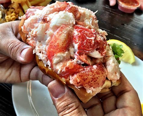 Lobster Roll from Belle Isle Seafood in Winthrop, MA : r/FoodPorn