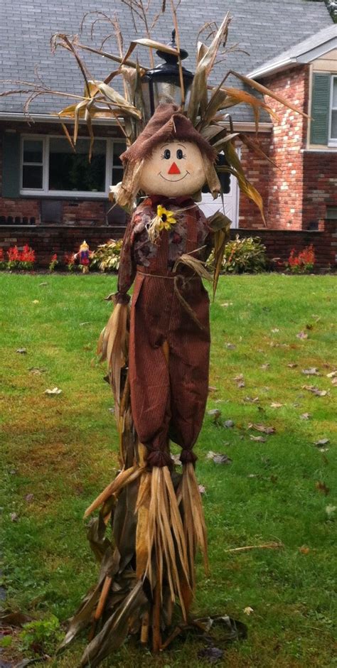 Outdoor Fall Decor - light post, dollar store scarecrow & corn stalk ...