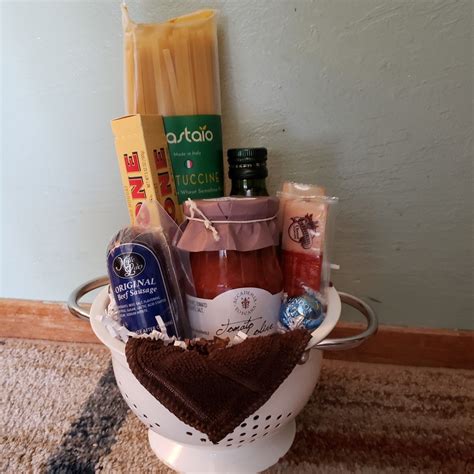 Pasta Lovers Gift Basket in 2020 | Snack gift baskets, Date night gifts, Snack gift