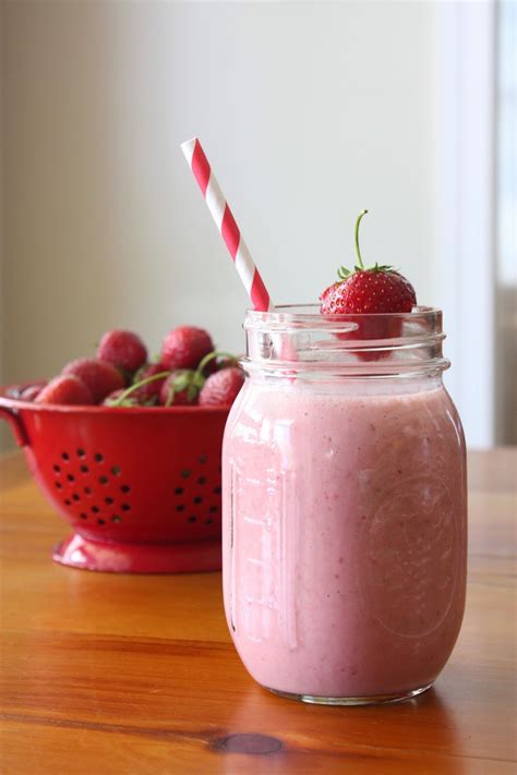 All About Women's Things: Pick A Healthy Strawberry Smoothie Recipe